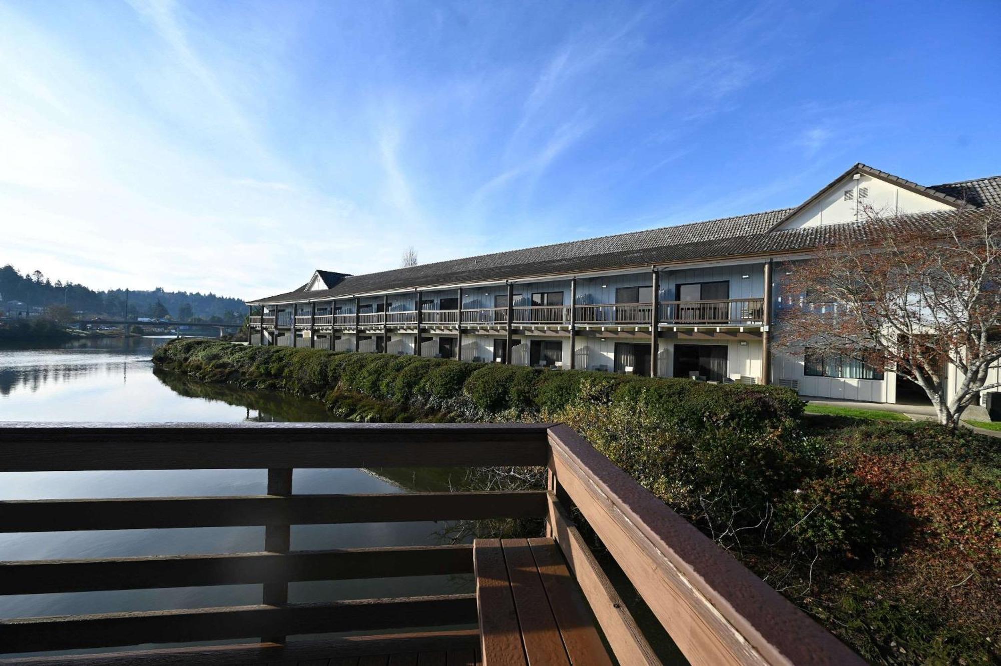 Edgewater Inn And Suites, Ascend Hotel Collection Coos Bay Exteriér fotografie